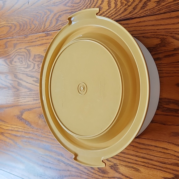 Vintage Tupperware Harvest Gold Round Cake Taker - Picture 3 of 6